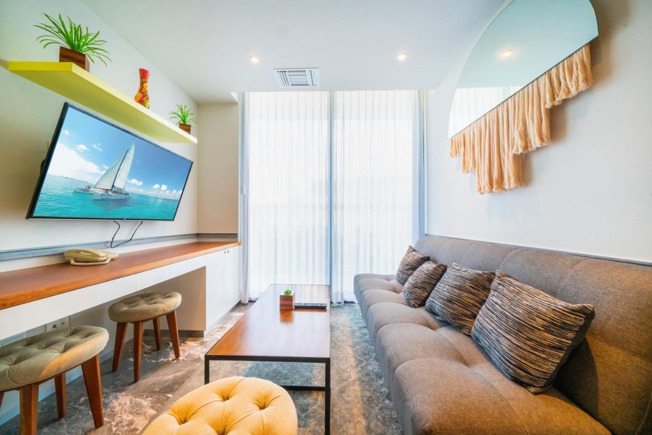 Luxury 1 Bedroom With Rooftop Pool - Singular Joy Residences, Jojo *
